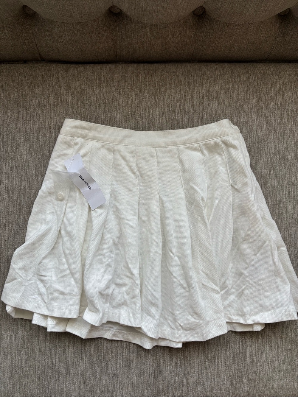brand new! urban outfitters ivory white mini pleated tennis skirt🤍